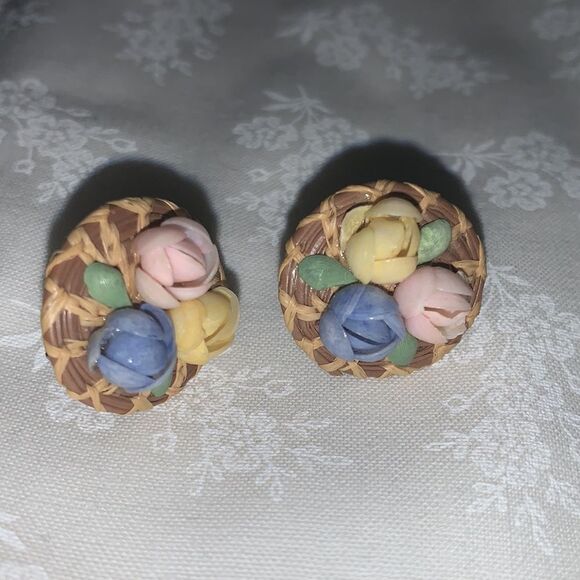 VTG MCM PASTEL SEASHELL FLOWERS AND WICKER EARRINGS AND BROOCH PIN - Picture 6 of 9